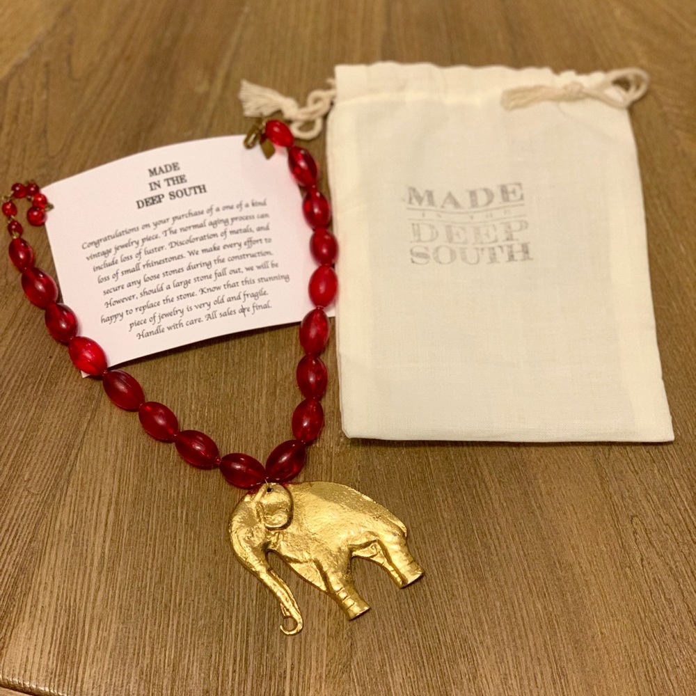 Made in the Deep South vintage necklace 🐘